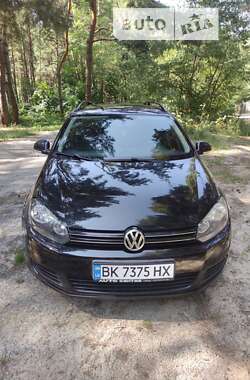 Универсал Volkswagen Golf 2010 в Вараше