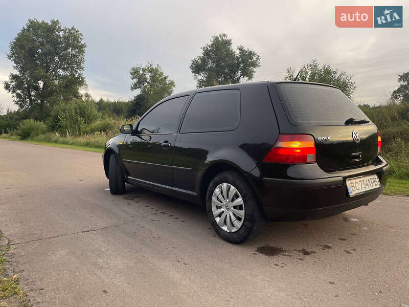 Хэтчбек Volkswagen Golf 2002 в Львове