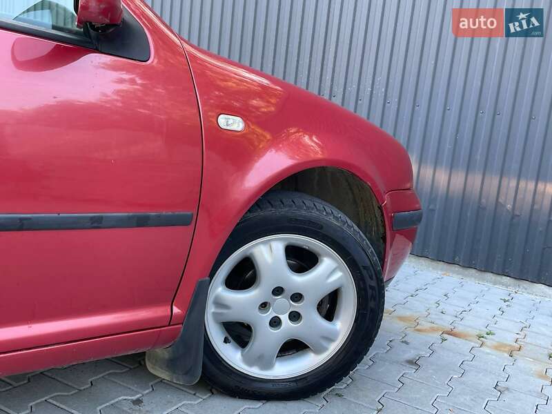 Хетчбек Volkswagen Golf 2001 в Дрогобичі