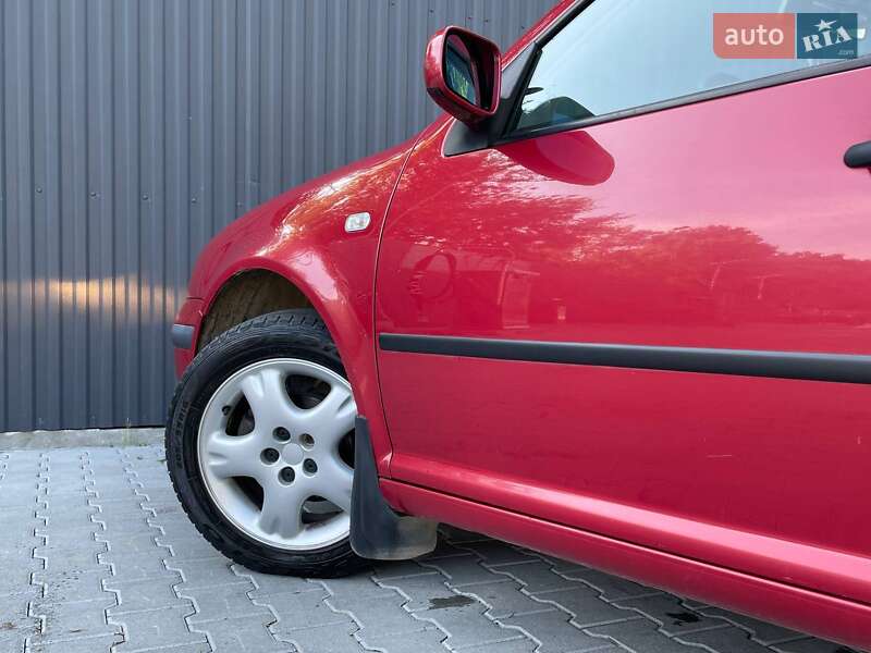 Хетчбек Volkswagen Golf 2001 в Дрогобичі