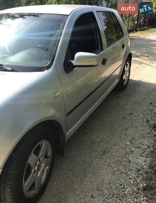 Хетчбек Volkswagen Golf 2003 в Тернополі