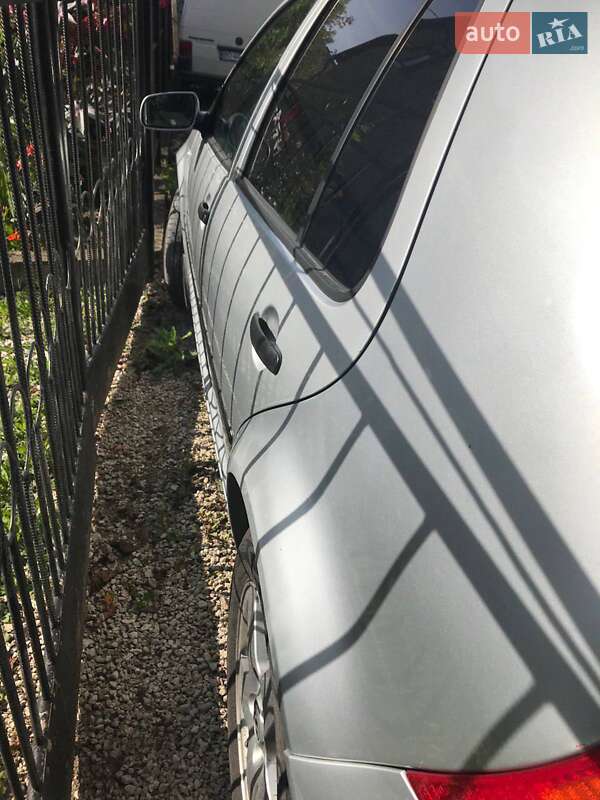 Хетчбек Volkswagen Golf 2003 в Тернополі