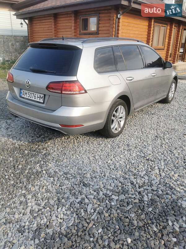 Універсал Volkswagen Golf 2017 в Житомирі