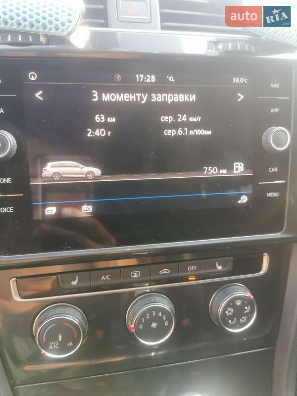 Універсал Volkswagen Golf 2017 в Житомирі