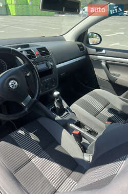 Хэтчбек Volkswagen Golf 2008 в 