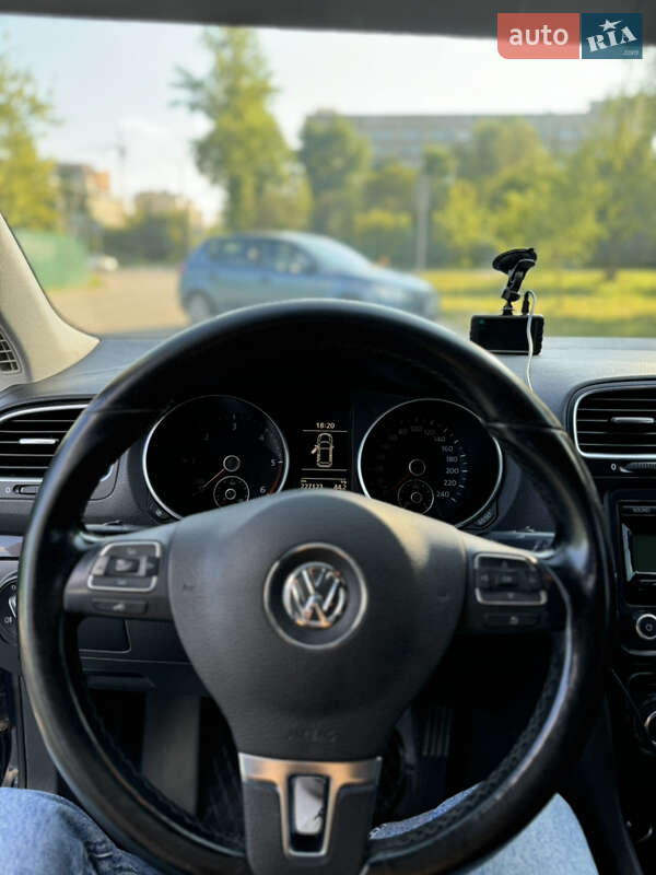 Універсал Volkswagen Golf 2010 в Івано-Франківську