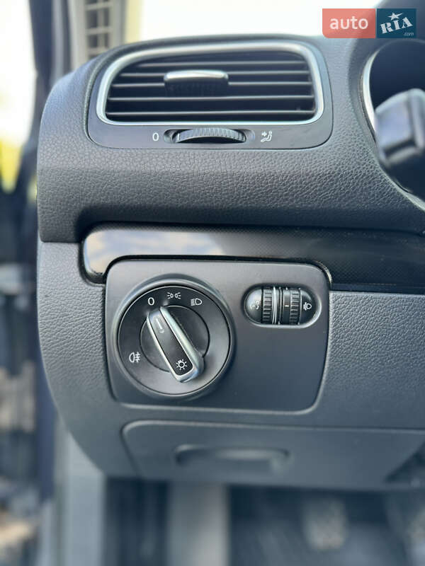 Універсал Volkswagen Golf 2010 в Івано-Франківську