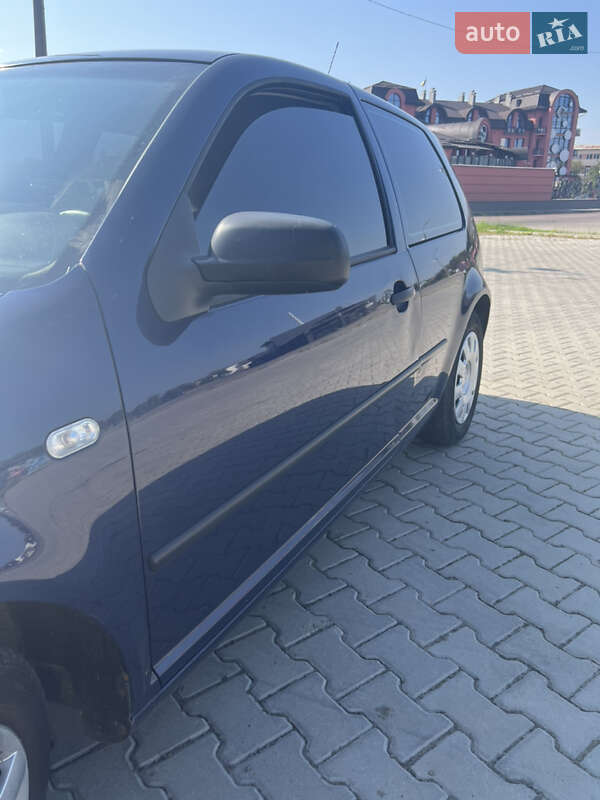 Хетчбек Volkswagen Golf 2001 в Дрогобичі