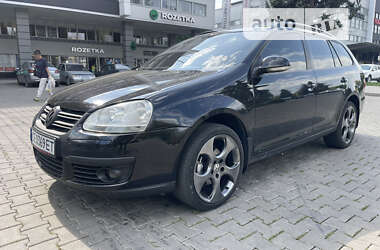 Універсал Volkswagen Golf 2009 в Чернівцях