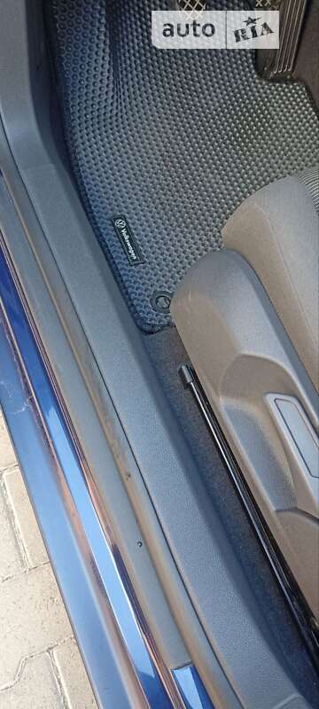 Хэтчбек Volkswagen Golf 2005 в Хмельницком