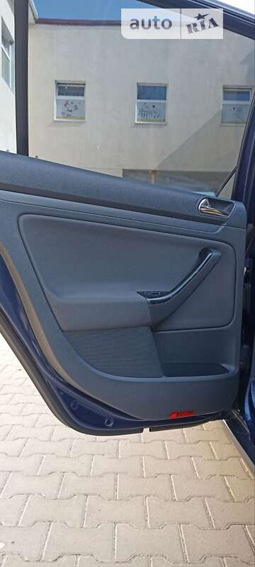 Хэтчбек Volkswagen Golf 2005 в Хмельницком