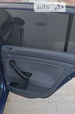 Хэтчбек Volkswagen Golf 2005 в 