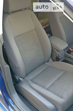 Хэтчбек Volkswagen Golf 2005 в 