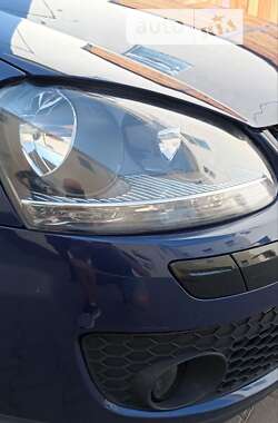 Хэтчбек Volkswagen Golf 2005 в 