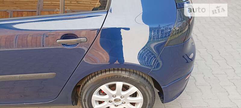 Хэтчбек Volkswagen Golf 2005 в Хмельницком