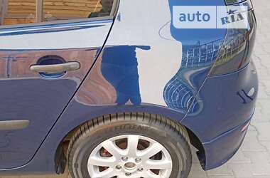 Хэтчбек Volkswagen Golf 2005 в 