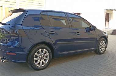 Хэтчбек Volkswagen Golf 2005 в 