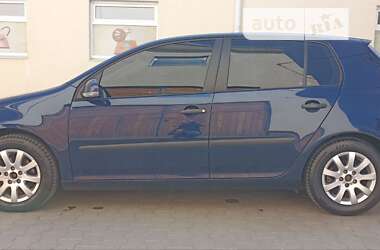 Хэтчбек Volkswagen Golf 2005 в 
