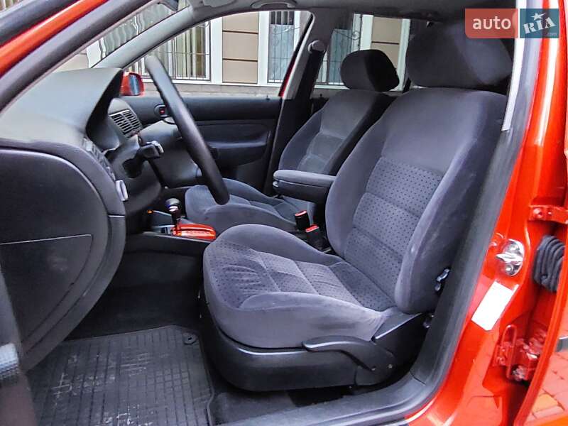 Хетчбек Volkswagen Golf 1999 в Одесі