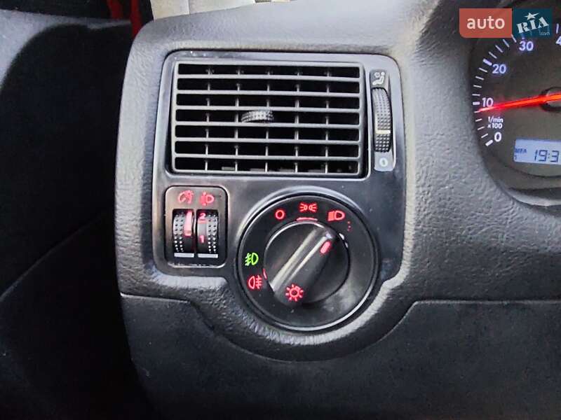 Хетчбек Volkswagen Golf 1999 в Одесі