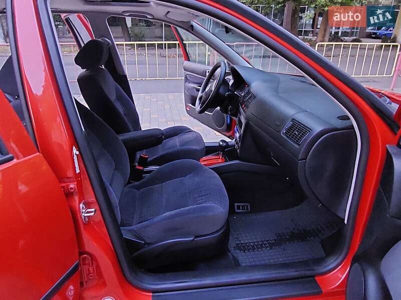 Хетчбек Volkswagen Golf 1999 в Одесі