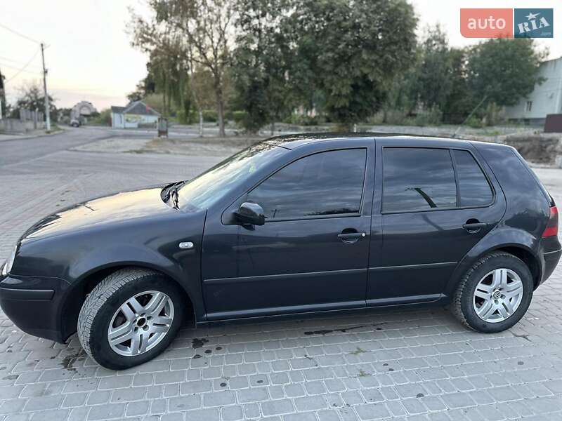 Хэтчбек Volkswagen Golf 2001 в Локачах