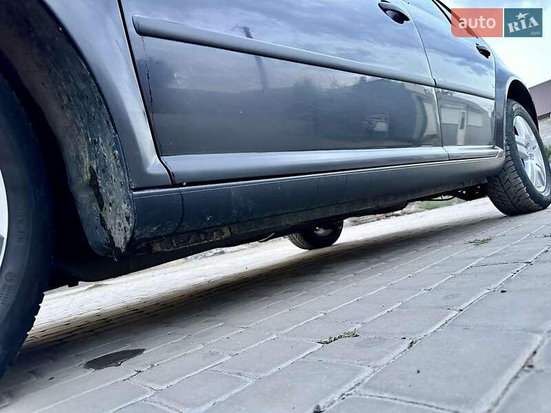 Хэтчбек Volkswagen Golf 2001 в Локачах