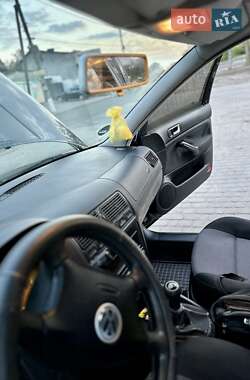 Хэтчбек Volkswagen Golf 2001 в Локачах
