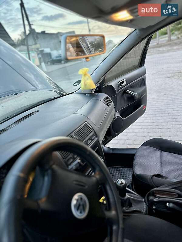 Хэтчбек Volkswagen Golf 2001 в Локачах