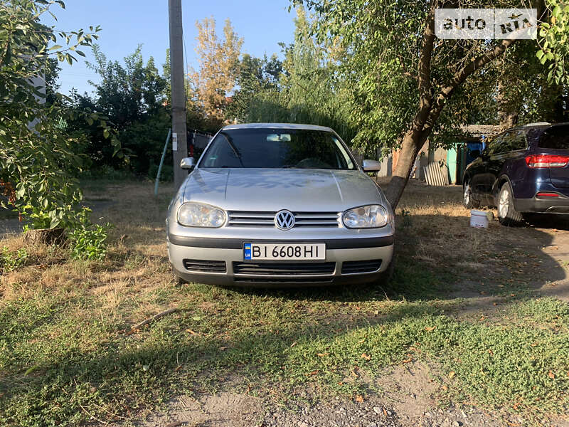 Хетчбек Volkswagen Golf 2002 в Полтаві