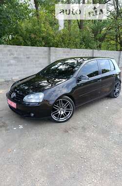 Хэтчбек Volkswagen Golf 2004 в Коростене