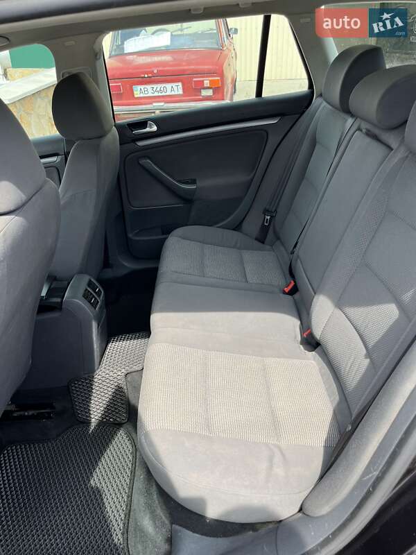 Універсал Volkswagen Golf 2007 в Чернівцях