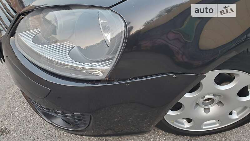 Хетчбек Volkswagen Golf 2003 в Львові