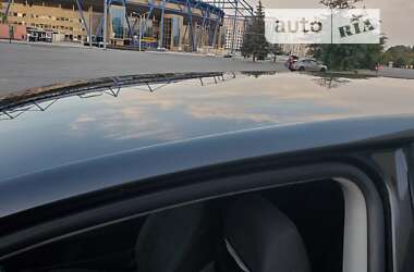 Хетчбек Volkswagen Golf 2003 в 