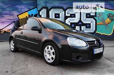 Хетчбек Volkswagen Golf 2003 в 