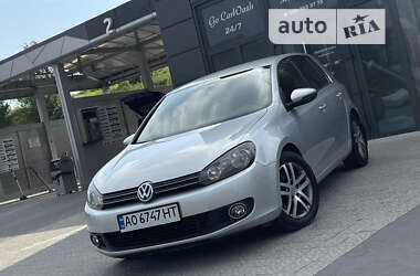 Хэтчбек Volkswagen Golf 2010 в Сваляве