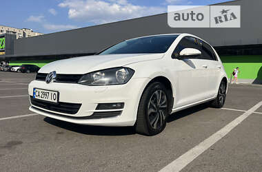 Хетчбек Volkswagen Golf 2015 в Києві