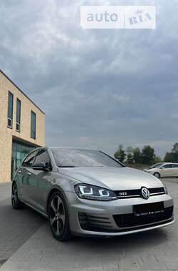 Хэтчбек Volkswagen Golf 2014 в Киеве