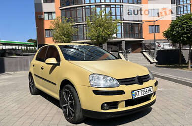 Хетчбек Volkswagen Golf 2005 в Калуші