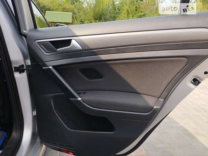 Універсал Volkswagen Golf 2013 в Вінниці