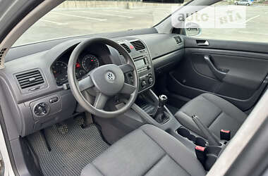 Хэтчбек Volkswagen Golf 2004 в Киеве