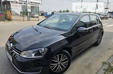 Хетчбек Volkswagen Golf 2016 в Житомирі