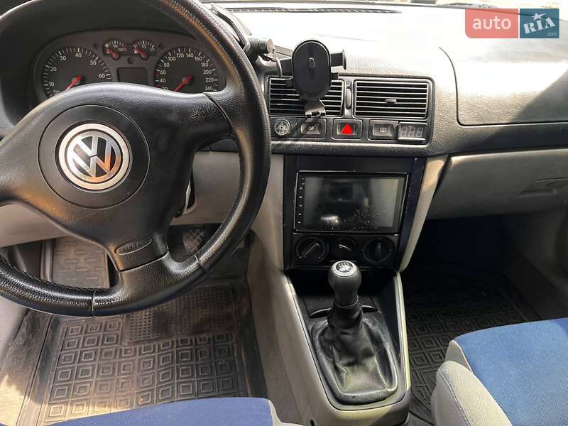 Хэтчбек Volkswagen Golf 2000 в Житомире