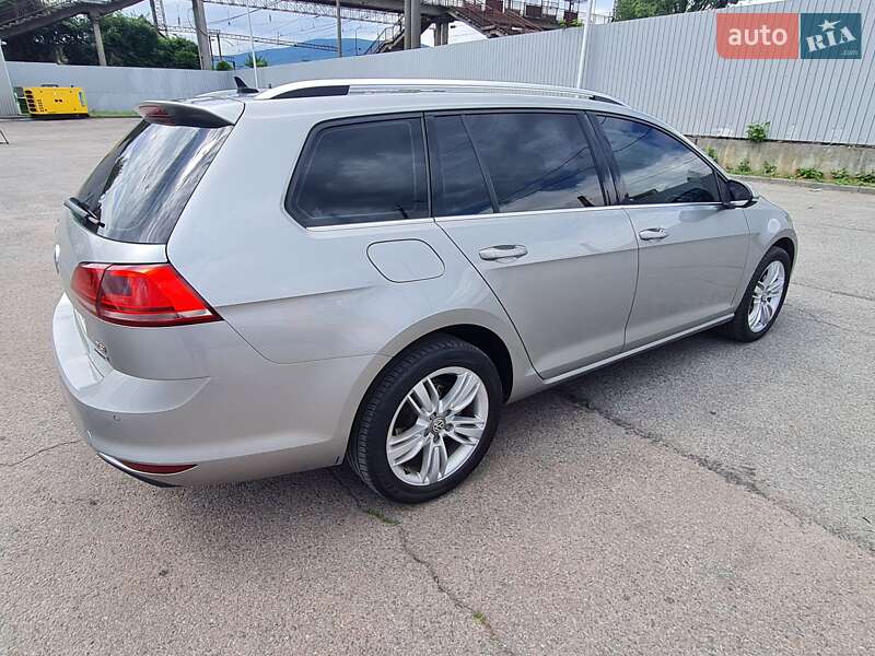 Універсал Volkswagen Golf 2014 в Сваляві