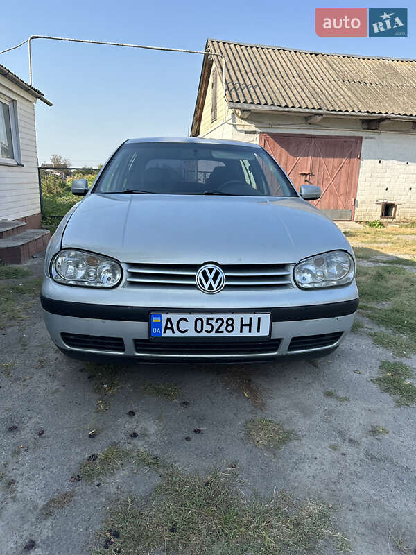 Хэтчбек Volkswagen Golf 1999 в Ровно