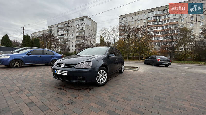 Хетчбек Volkswagen Golf 2005 в Києві