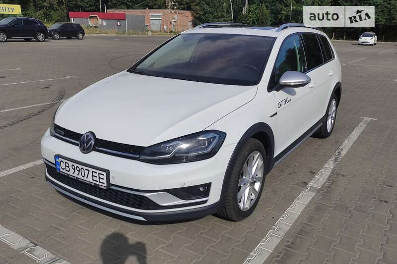 Універсал Volkswagen Golf 2017 в Чернігові