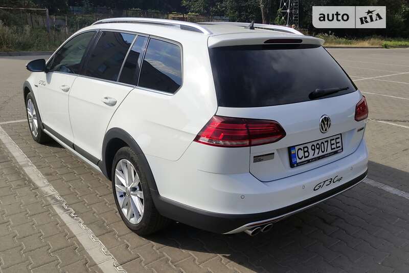 Універсал Volkswagen Golf 2017 в Чернігові