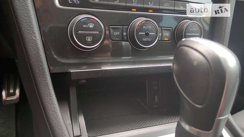 Універсал Volkswagen Golf 2017 в Чернігові