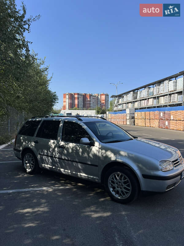 Универсал Volkswagen Golf 2001 в Днепре
